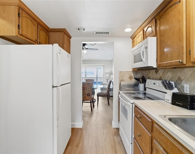 2060 Marilyn Street - Photo Thumbnail 3
