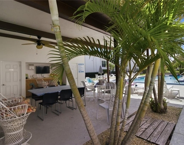 2060 Marilyn Street - Photo Thumbnail 25