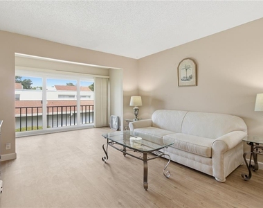 2060 Marilyn Street - Photo Thumbnail 9