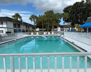 4703 1st Court W - Photo Thumbnail 19