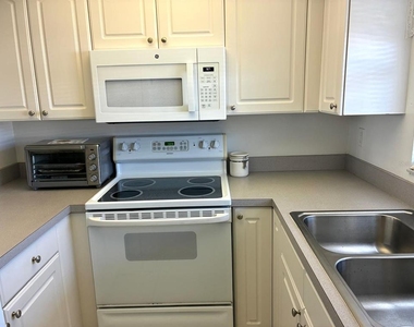 4703 1st Court W - Photo Thumbnail 7