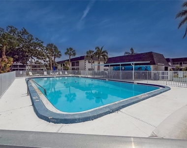 4703 1st Court W - Photo Thumbnail 18