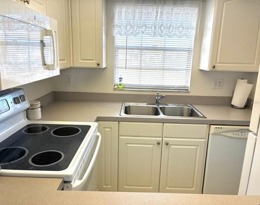 4703 1st Court W - Photo Thumbnail 5
