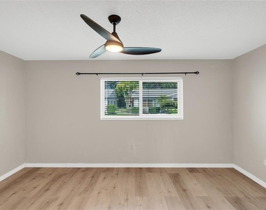 5996 Hibiscus Drive - Photo Thumbnail 11