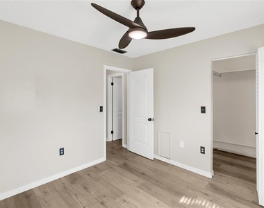 5996 Hibiscus Drive - Photo Thumbnail 14