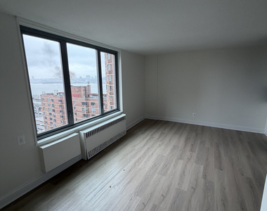 3333 Broadway - Photo Thumbnail 2