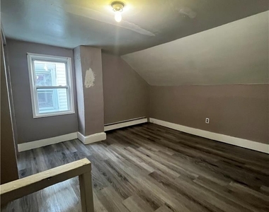 215 High Street - Photo Thumbnail 8