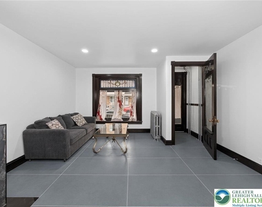 1341 W Chew Street - Photo Thumbnail 9