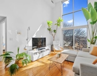 Eagle Street - Photo Thumbnail 2