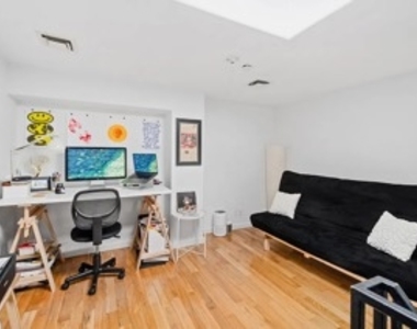 Eagle Street - Photo Thumbnail 6
