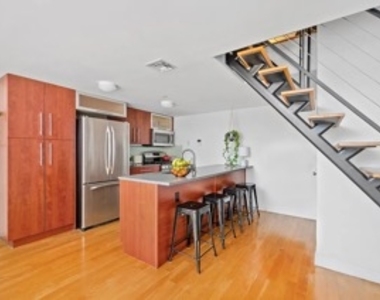 Eagle Street - Photo Thumbnail 1