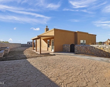 1451 Senda Del Sol Lane - Photo Thumbnail 27