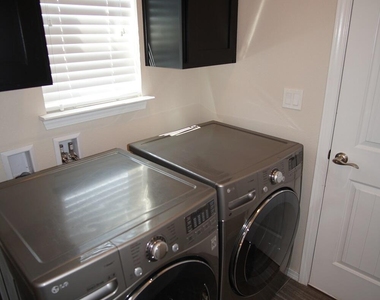 2136 William Caples Street - Photo Thumbnail 9