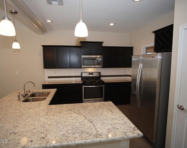2136 William Caples Street - Photo Thumbnail 4