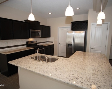 2136 William Caples Street - Photo Thumbnail 5