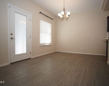 2136 William Caples Street - Photo Thumbnail 7