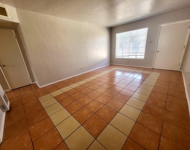 2607 Nations Avenue - Photo Thumbnail 2