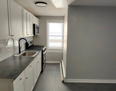 982 Pembroke Street - Photo Thumbnail 1