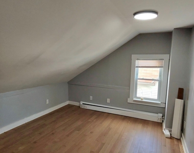 982 Pembroke Street - Photo Thumbnail 9