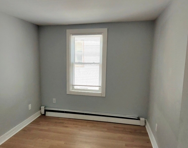 982 Pembroke Street - Photo Thumbnail 5