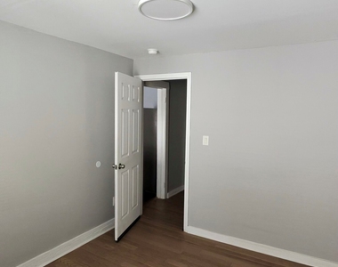 982 Pembroke Street - Photo Thumbnail 4