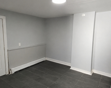982 Pembroke Street - Photo Thumbnail 2