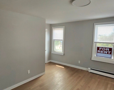 982 Pembroke Street - Photo Thumbnail 6
