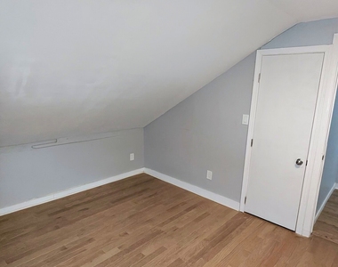 982 Pembroke Street - Photo Thumbnail 10