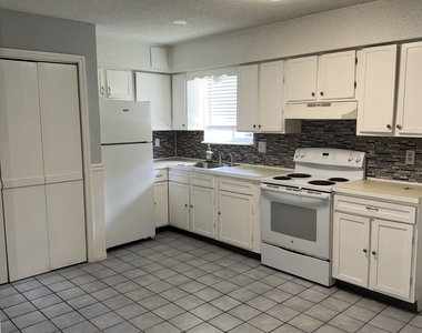 909 Hamilton Avenue - Photo Thumbnail 4