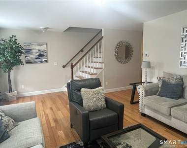 380 King Street - Photo Thumbnail 7
