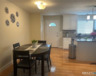 380 King Street - Photo Thumbnail 5