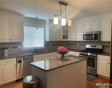 380 King Street - Photo Thumbnail 4
