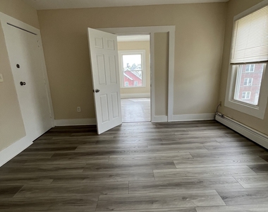 33 Dewey Street - Photo Thumbnail 2