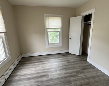 33 Dewey Street - Photo Thumbnail 3