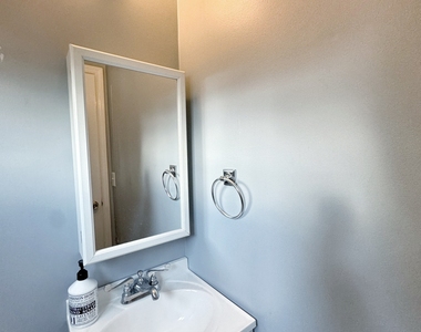 84 Sunnyridge Avenue - Photo Thumbnail 11