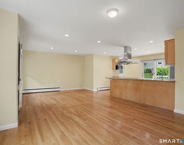42 County Street - Photo Thumbnail 5