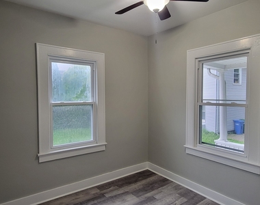 96 Berlin Avenue - Photo Thumbnail 2