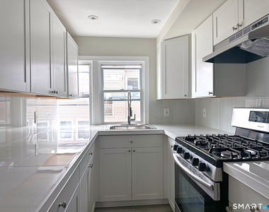 13 13 Bartlett Street - Photo Thumbnail 3