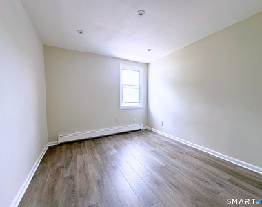 13 13 Bartlett Street - Photo Thumbnail 7