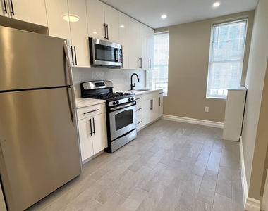 34-35 42nd Street - Photo Thumbnail 1