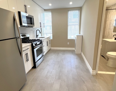 34-35 42nd Street - Photo Thumbnail 2