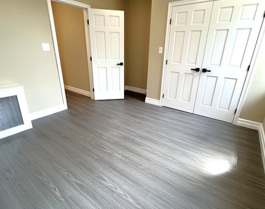 34-35 42nd Street - Photo Thumbnail 4