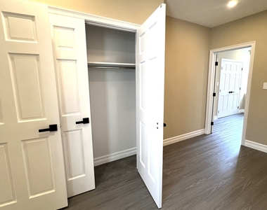 34-35 42nd Street - Photo Thumbnail 6