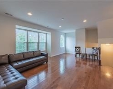 1812 Rutgers - Photo Thumbnail 4