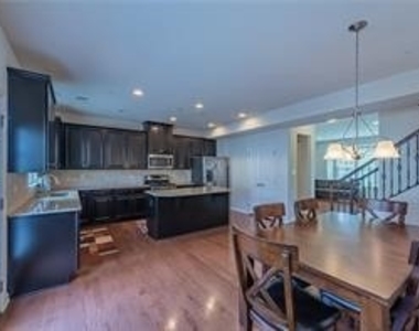 1812 Rutgers - Photo Thumbnail 6
