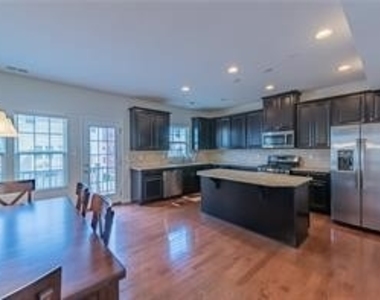 1812 Rutgers - Photo Thumbnail 8