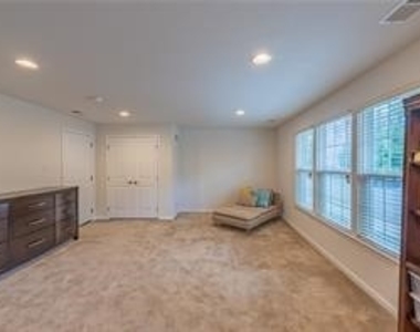 1812 Rutgers - Photo Thumbnail 18