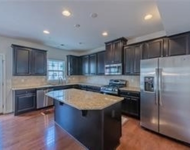 1812 Rutgers - Photo Thumbnail 7