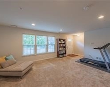 1812 Rutgers - Photo Thumbnail 9