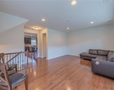 1812 Rutgers - Photo Thumbnail 5